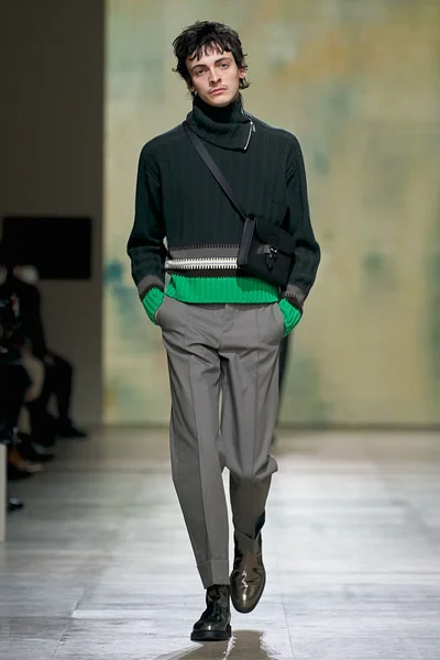 Look 24